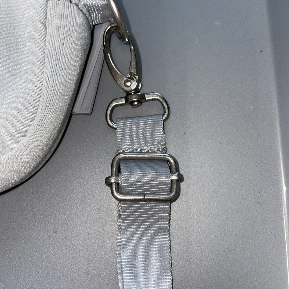 Vooray Crossbody Sidekick Moto Light Neoprene Gray Phone Bag Weather Resistant - Picture 9 of 10